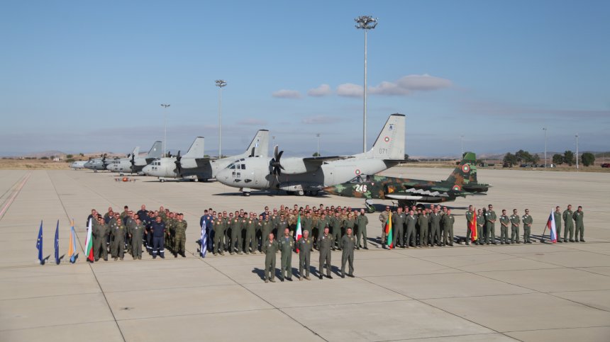 Самолети "Спартан" над Безмер в международни тренировъчни полети