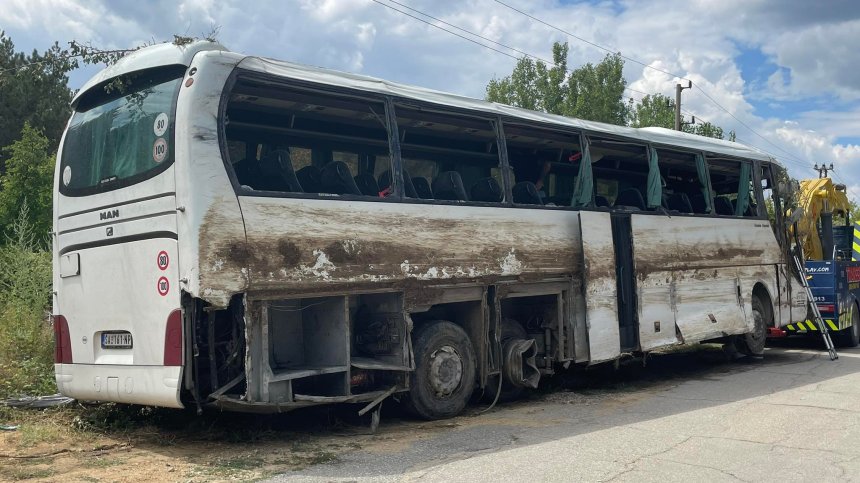 Какво остана от автобуса, който катастрофира на АМ "Тракия"
