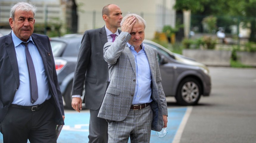 Масова чистка в ЦСКА: Изгониха цялото ръководство и Любо Пенев, Стойчо Младенов поема отбора