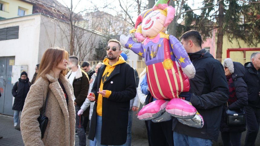100 дни от трагедията в Нови Сад: Сърби протестираха пред посолството в София (СНИМКИ)