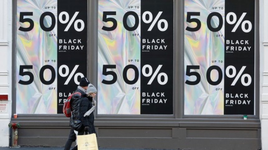 Плащаме 50 млн. лв. през картите си на "Черния петък"