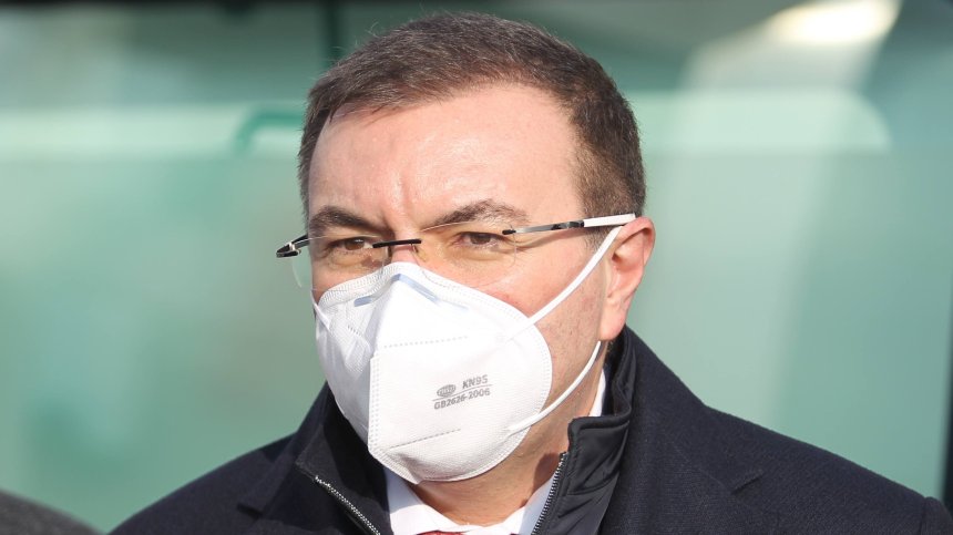 Министър Ангелов: Обмисля се разхлабването на още мерки