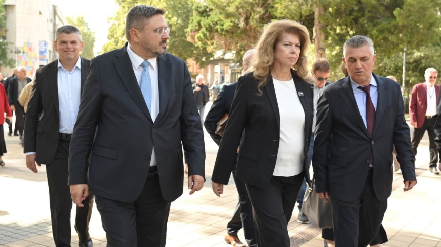 Йотова в Ловеч: Хората да имат достойни доходи, държавата да ги закриля