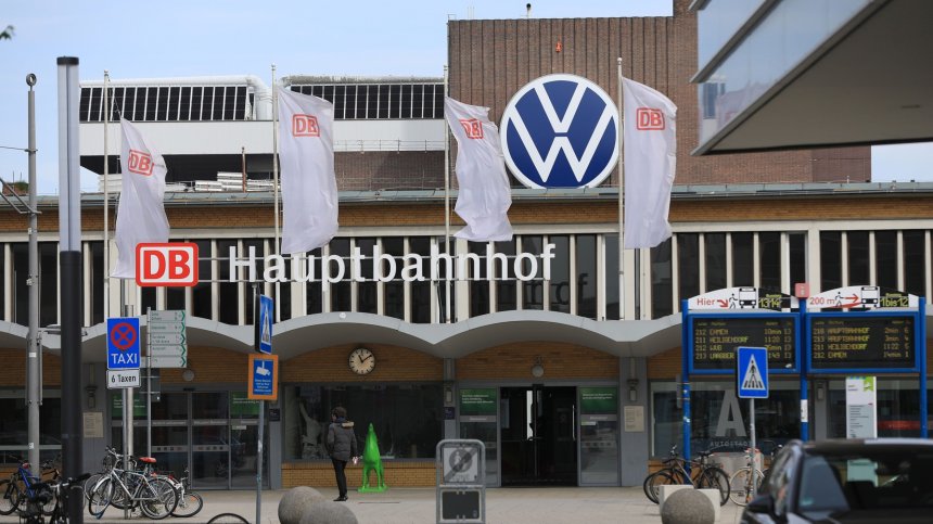 VW рестартира работата в големите си европейски заводи от другата седмица