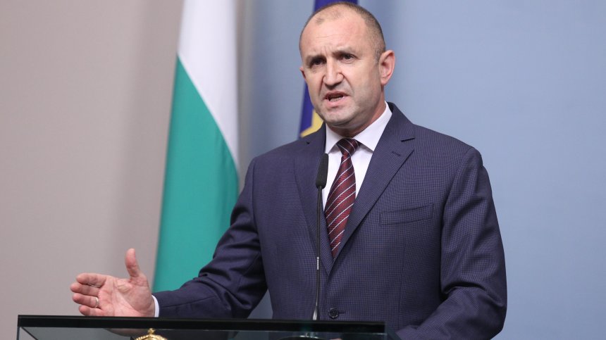 Радев критикува властта: Държава не се управлява с бягство от отговорност