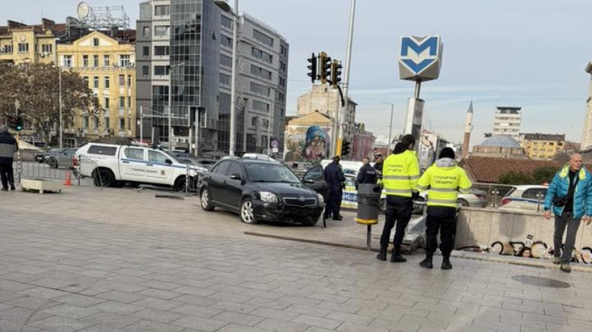 Шофьор почина след инцидент до подлеза до ЦУМ в София