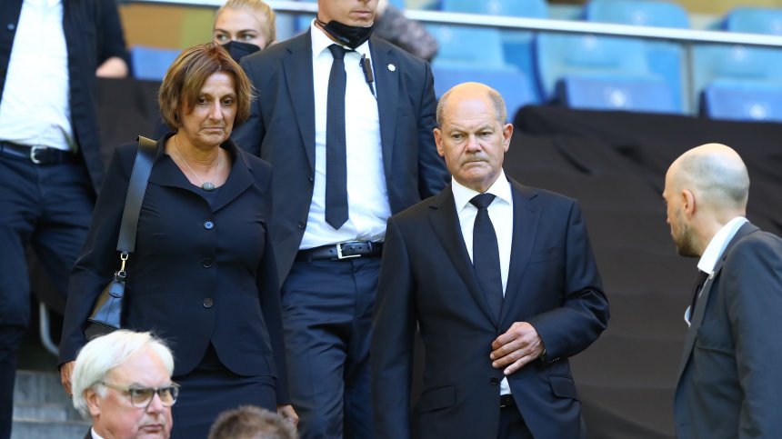 Съпругата на Шолц подаде оставка като министър на образованието