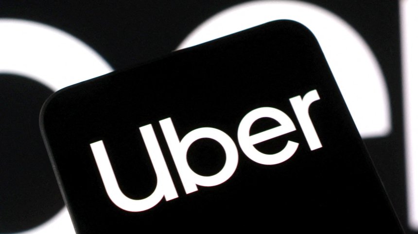 Uber съкращава 10% от служителите си по света