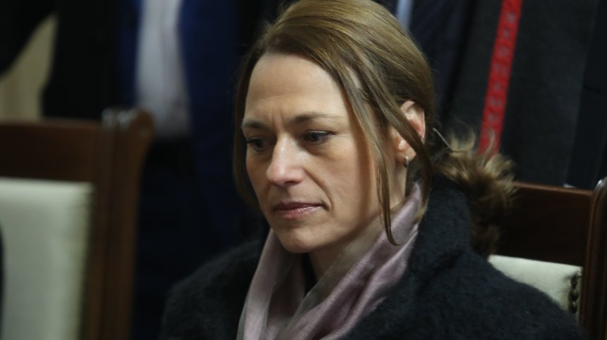 Ива Митева съди парламента заради уволнението си