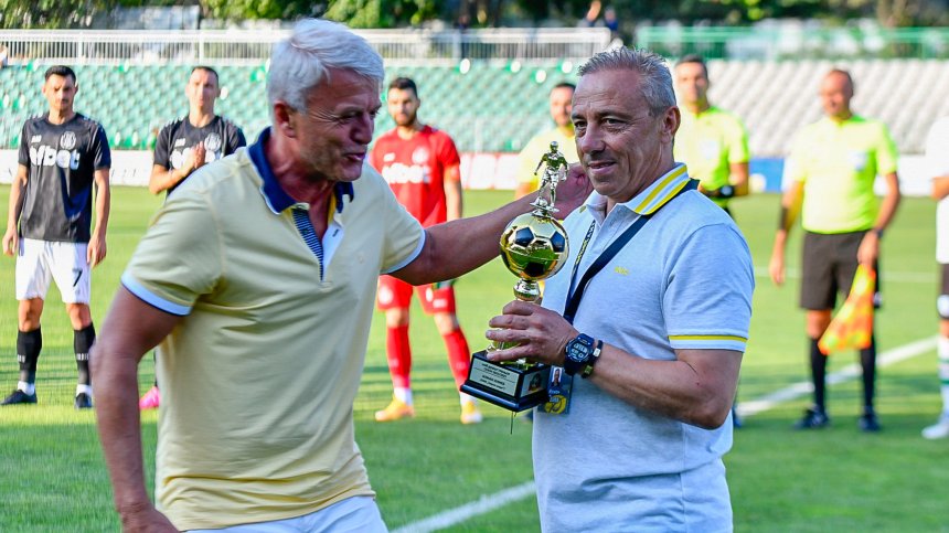 Илиан Илиев получи приза за най-добър треньор за миналия сезон