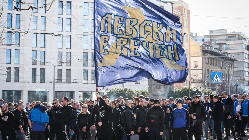 Сираков поведе шествие с феновете на "Левски" в почит на Апостола