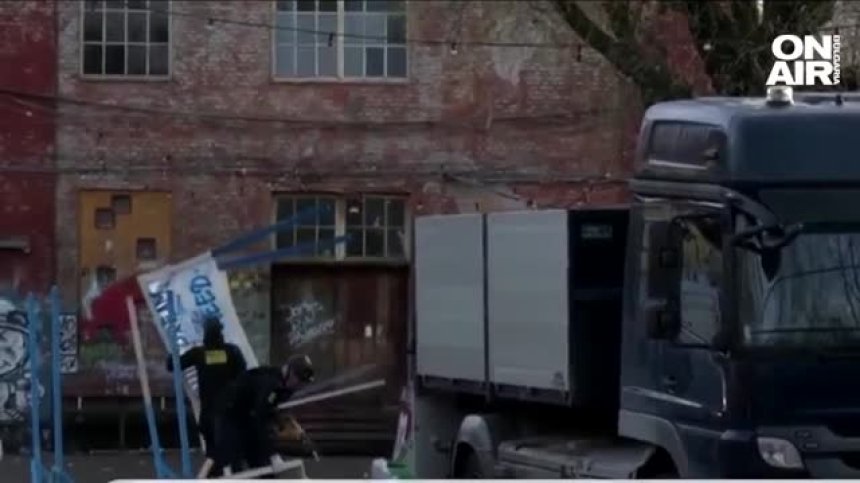 В Дания разкопаха известна улица, за да спрат продажбата на канабис