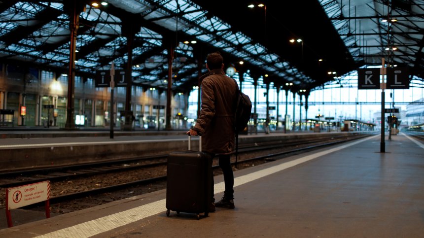 Огромни загуби за бизнеса във Франция заради стачките