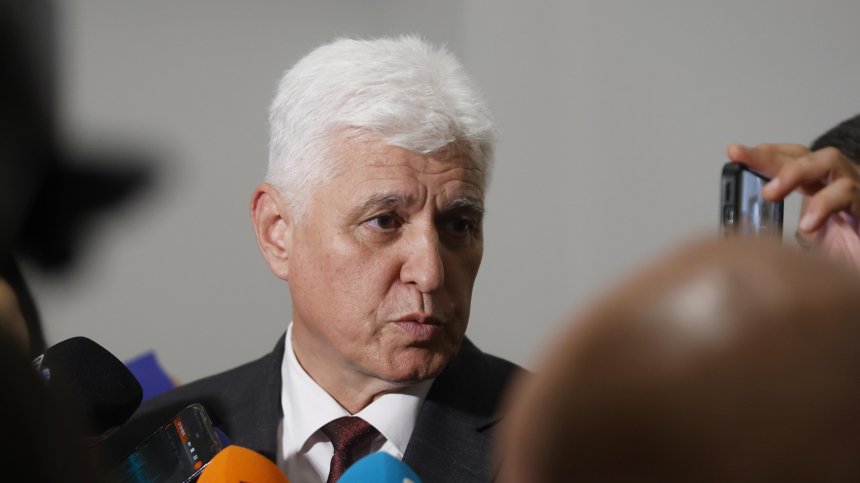 Стоянов: От складовете ни няма да се изнесе нищо за Украйна, армията не дава оръжия