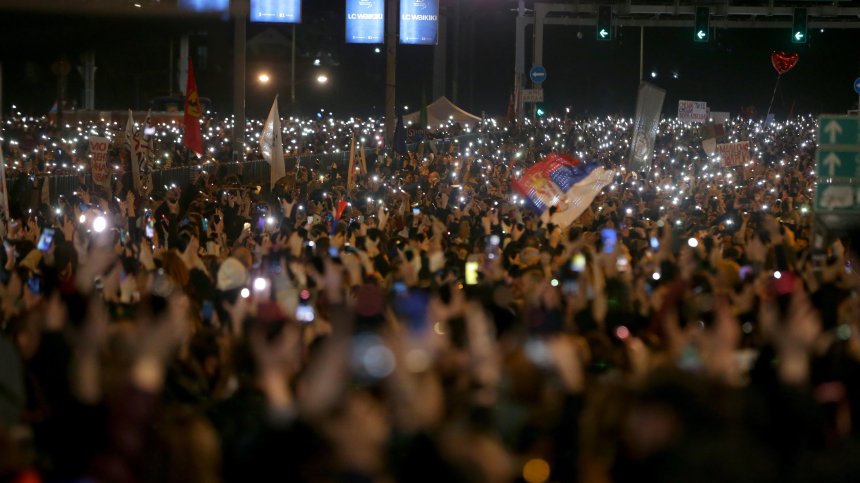 Премиерът на Сърбия подаде оставка заради масовите протести
