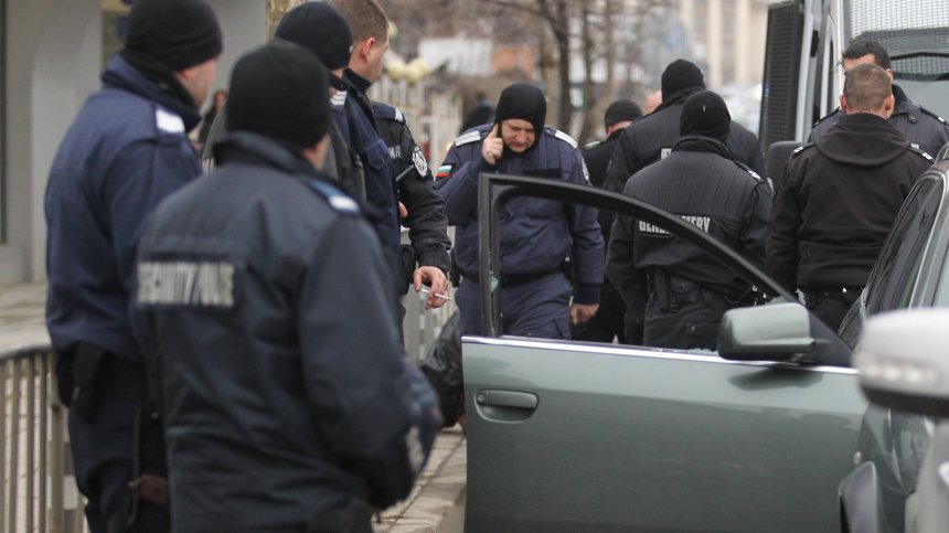 Деца са сред задържаните във Велико Търново заради вейпове с наркотични вещества