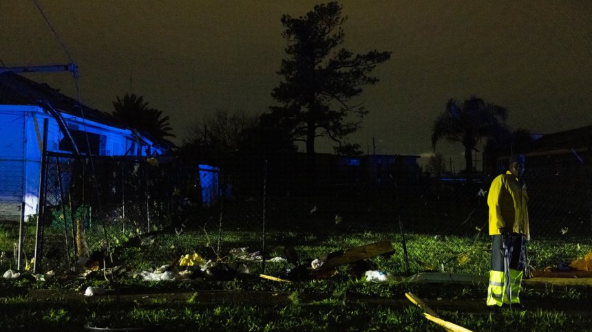 Най-малко 14 души загинаха при опустошителното торнадо в щата Мисисипи