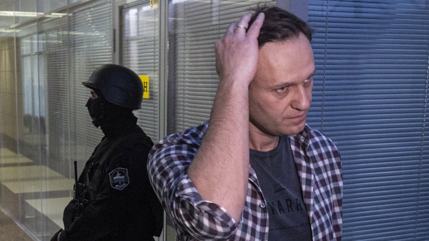 Навални бил отровен в хотелската си стая, не на летището