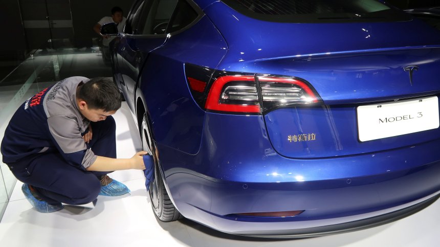 Tesla започва доставки на електромобили, произведени в Шанхай
