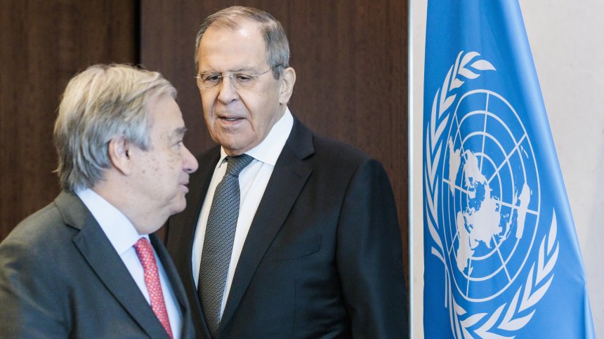 Лавров: Шизофренично е да се говори за мирни преговори с Украйна