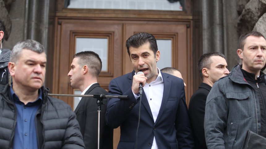 Петков пред протестиращите: Стига омраза! Трябва да работим заедно, ако искаме силна държава