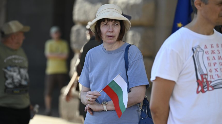 "Тук не е Москва": Стотици граждани искат оставката на кабинета "Радев"