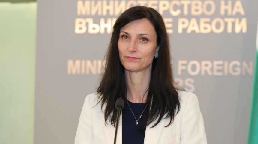 Габриел: Още 9 български граждани са изведени успешно от Ивицата Газа