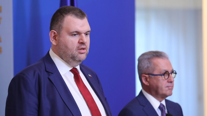 Пеевски: Батковците Василев и Петков пазят гърба на Денков, нека му заемат мястото