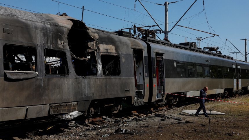 Русия атакува целенасочено железопътната инфраструктура в Украйна