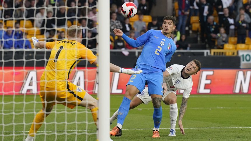 Скучно нулево равенство между Англия и Италия