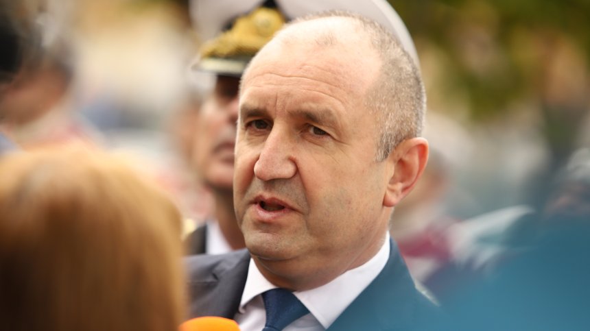 Радев отвърна: Докато Нинова умува и протестира, МО свърши нейната работа