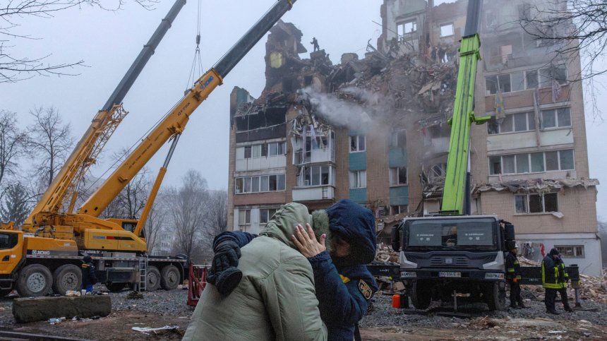 "Човешки животи срещу голи полета": Какво печелят и губят Русия и Украйна с плана за мир