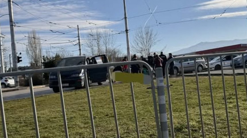 Шофьор блъсна пешеходец в кв. "Люлин" в София