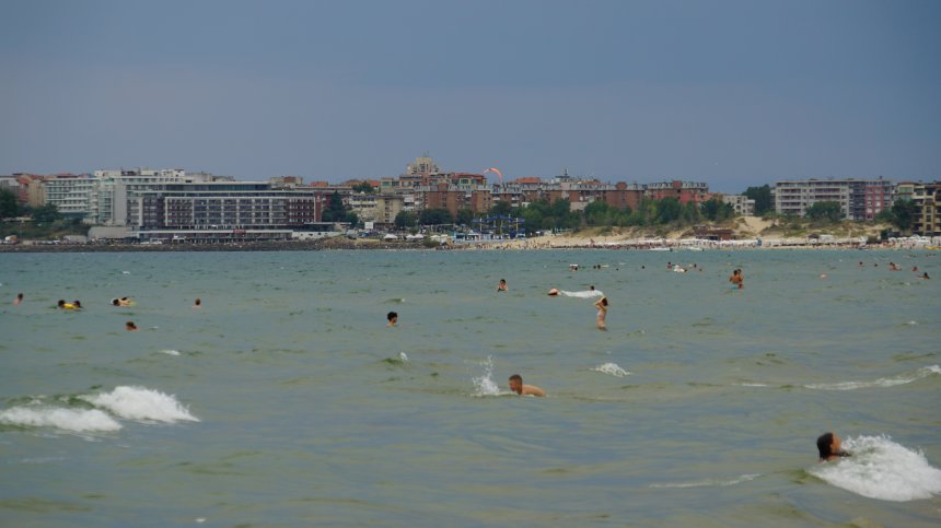 Седмицата започва с горещо време, на морето ще е с близо 10&deg; по-поносимо