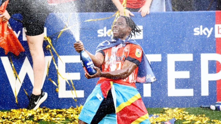 Дузпи върнаха "Лутън" в елита на Англия след 31 г., "Ковънтри" ще почака още година