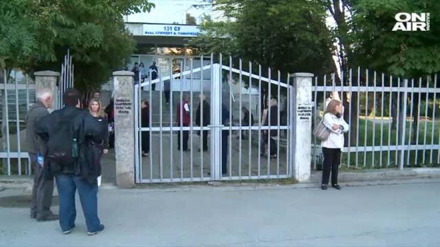 България избира евродепутати: Слаб интерес и проблеми с машинното гласуване