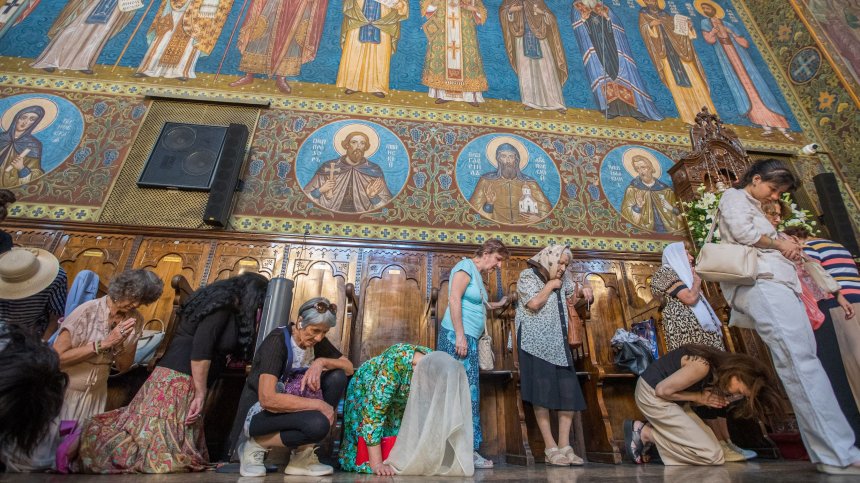 Голяма Богородица: Литургия и празник в "Света Неделя" в София (СНИМКИ)