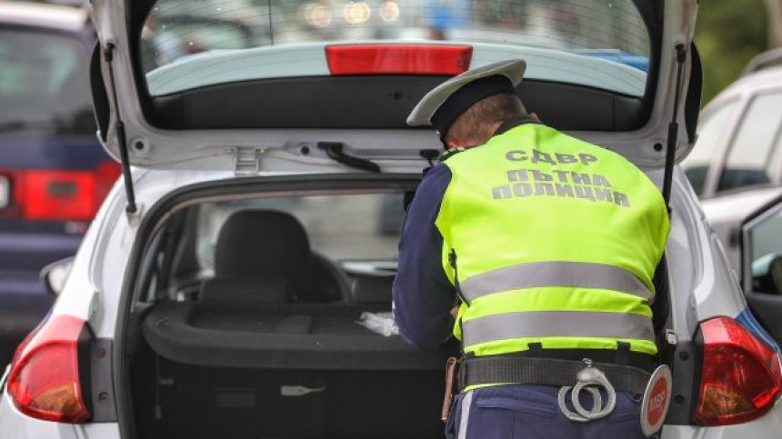 Десетки шофьори олекнаха със солени глоби след масови проверки за алкохол и наркотици