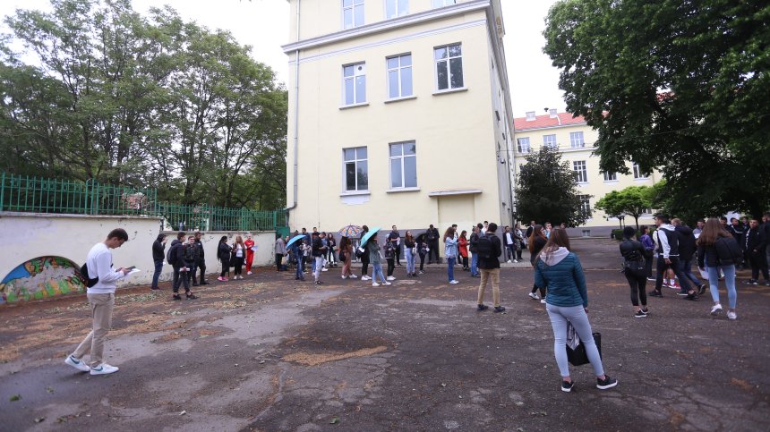 Четвъртокласниците се явяват на матура по математика