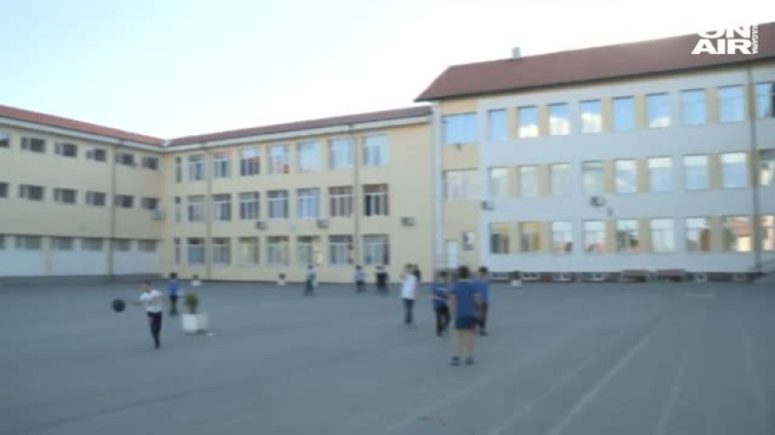 Училищен директор не иска родители в кабинета си