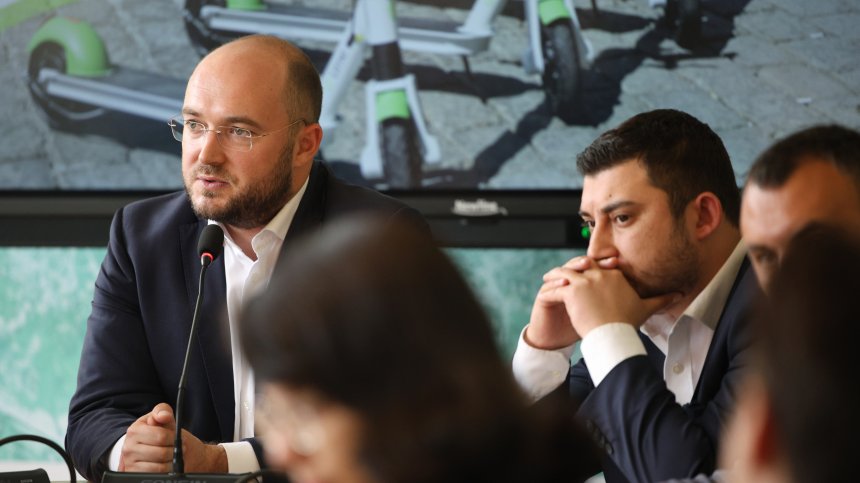 Забраняват електрическите тротинетки в парковете и по тротоарите в София