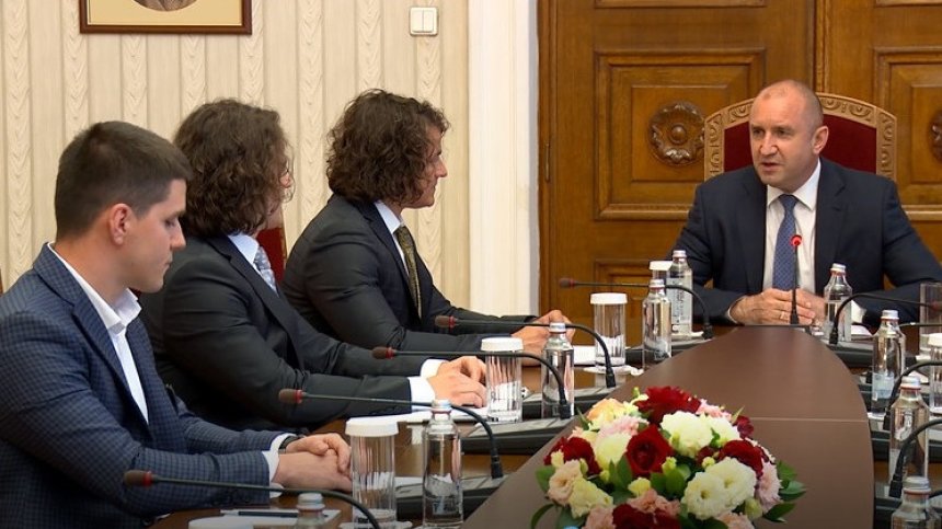 Радев: България се нуждае от ефективно здравеопазване и развитие на младите медици