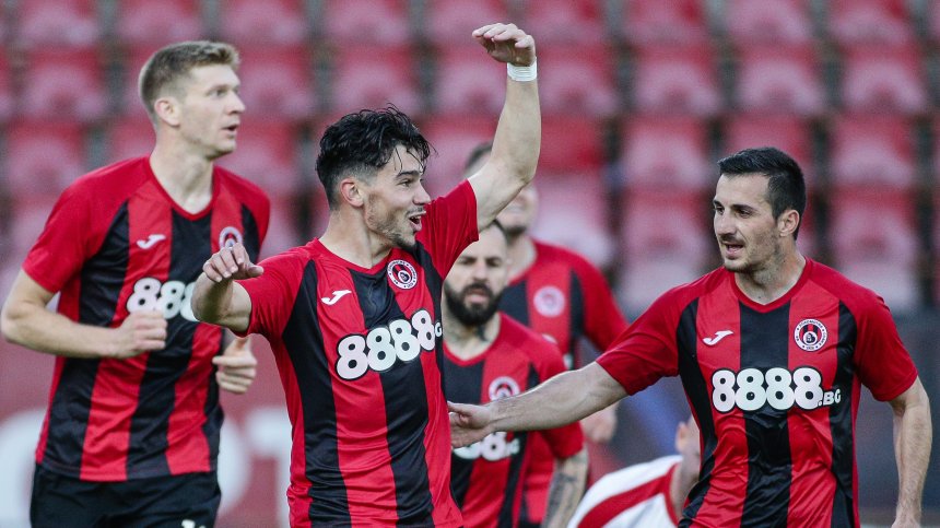 "Локомотив" (София) все по-близо до оставане в Първа лига след 3:0 над "Ботев" (Враца)