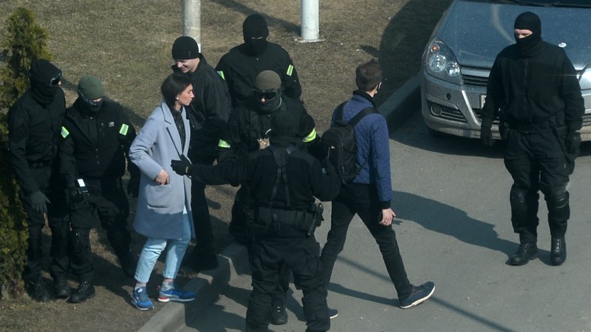 Задържаха над 240 души при поредните протести в Беларус