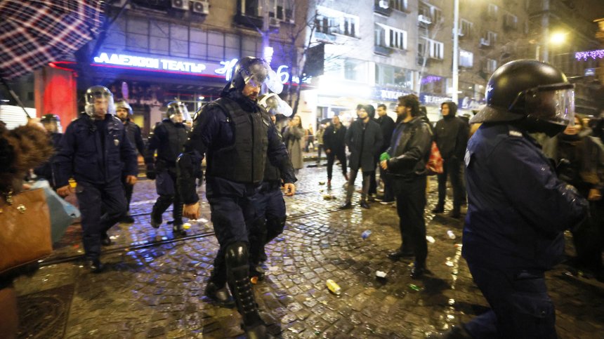 Полицията планира прекратяване на протеста при ескалация днес