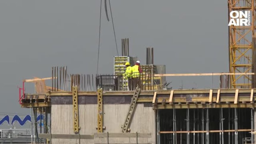 След 2 години чакане: Мъж остана без жилище след прекратяване на договора му от строителя