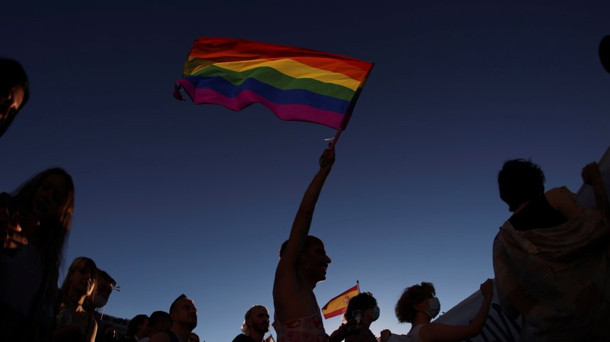 Убийството на санитар хомосексуалист предизвика протести в Испания