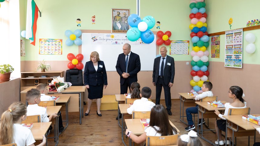 Радев: Всяко българско дете трябва да има равни възможности да разгърне таланта си