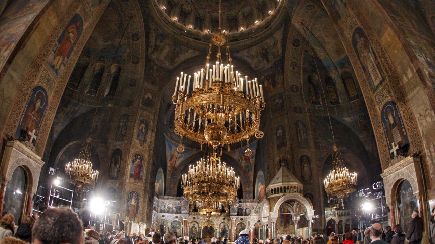 Църквата почита покровителя на меда и пчеларите