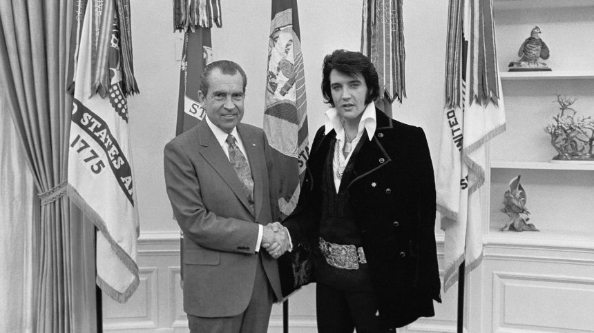 Нова версия за смъртта на Елвис Пресли: Алкохолът и наркотиците не били виновни